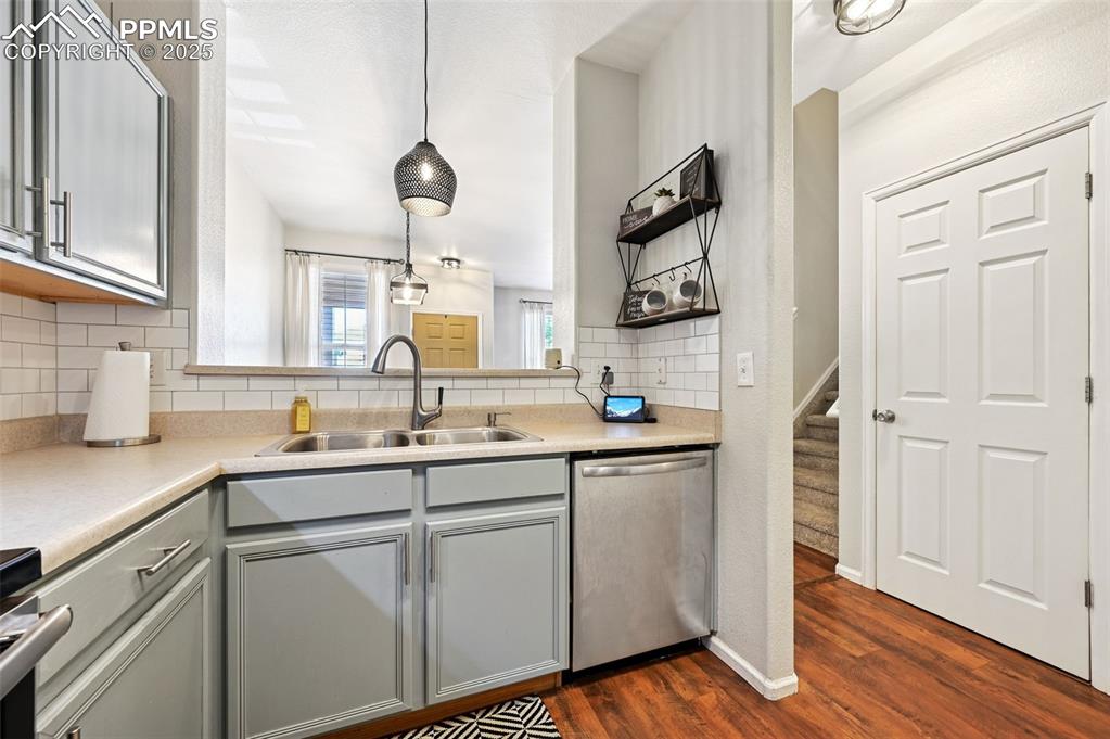 Image 10 of 22: Kitchen