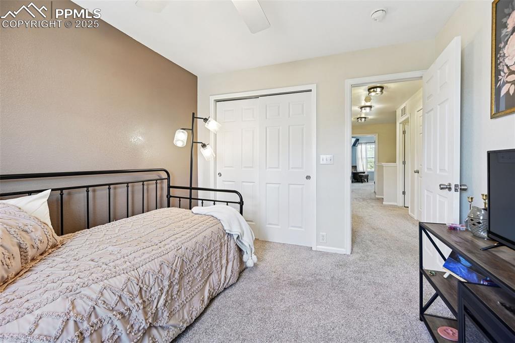 Image 19 of 22: Bedroom