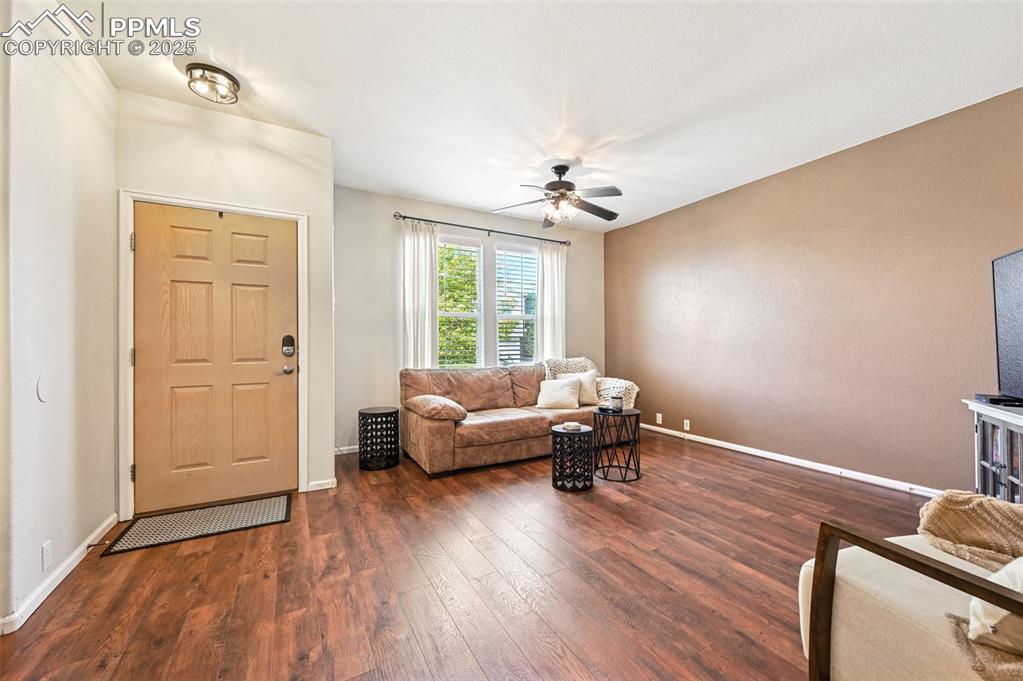 Image 4 of 22: Living Room