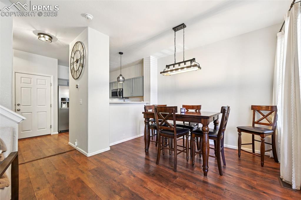 Image 7 of 22: Dining Area