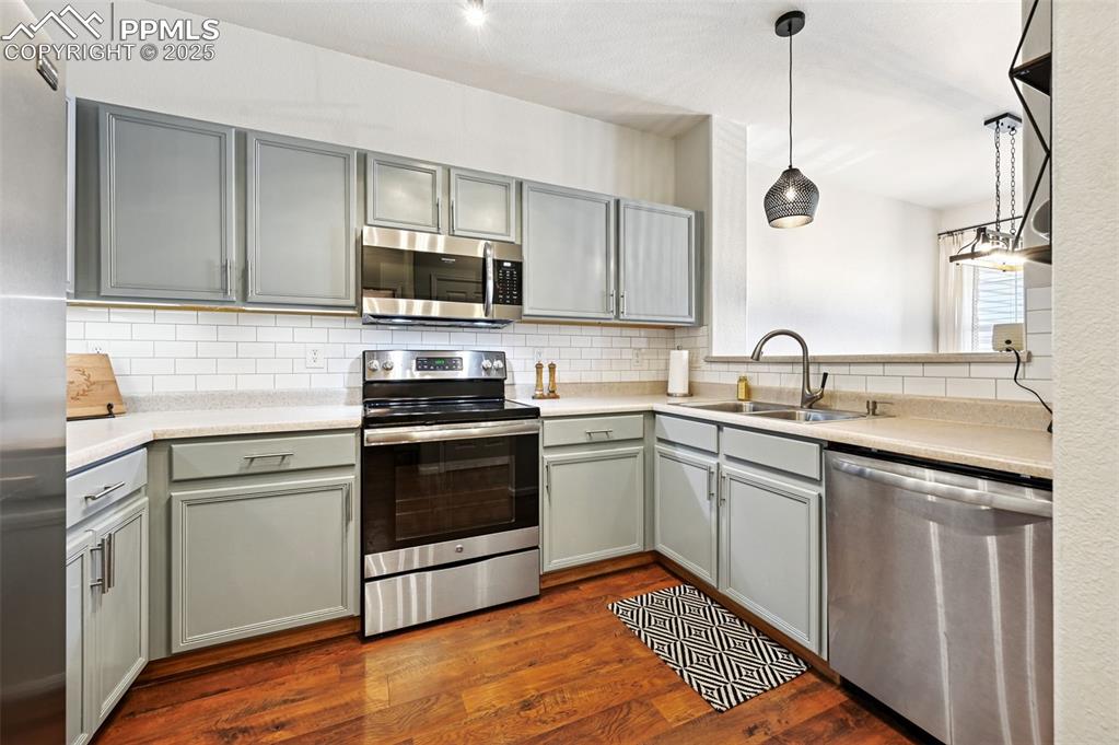 Image 8 of 22: Kitchen