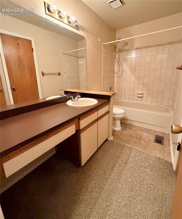 Image 13 of 17: Bathroom