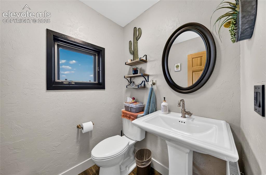Image 18 of 45: Bathroom