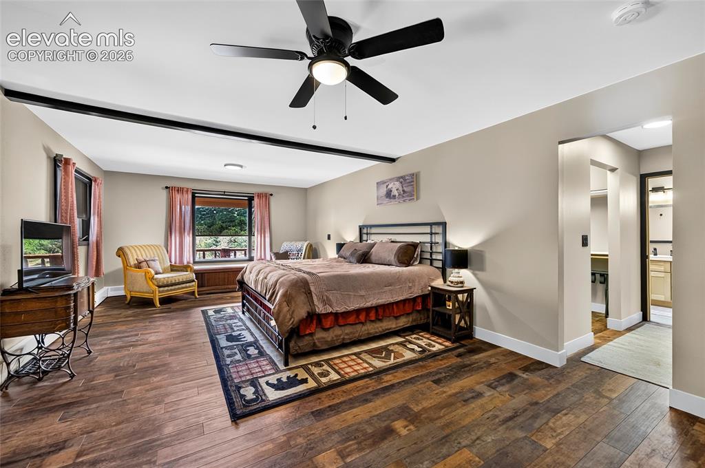 Image 19 of 45: Bedroom