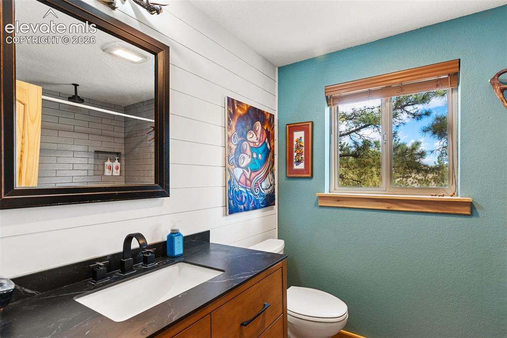 Image 10 of 27: Kitchen