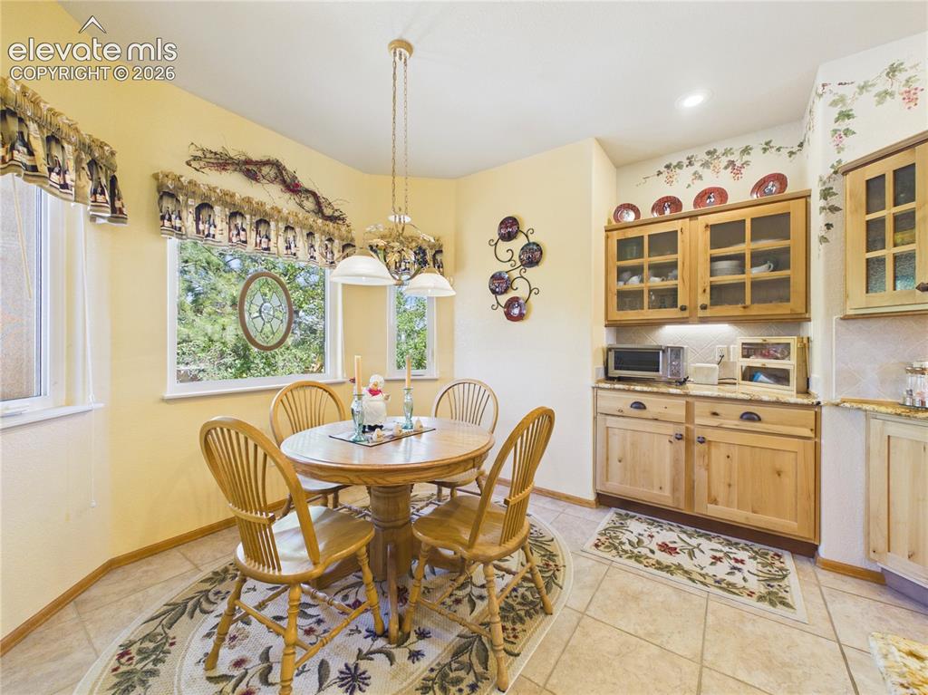 Image 13 of 43: Dining Area