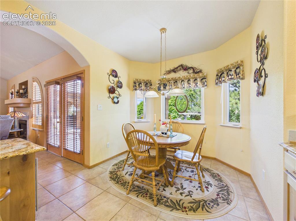 Image 14 of 43: Dining Area