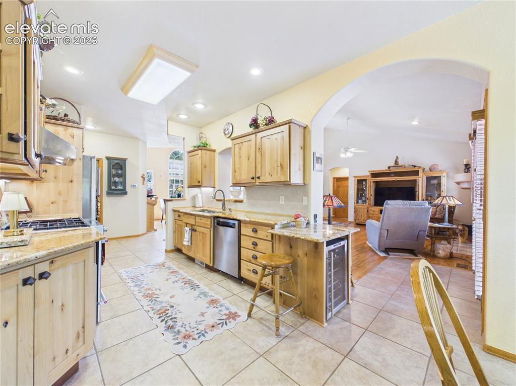 Image 16 of 43: Kitchen
