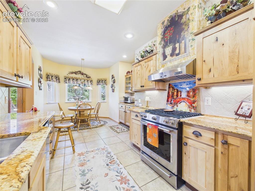 Image 17 of 43: Kitchen