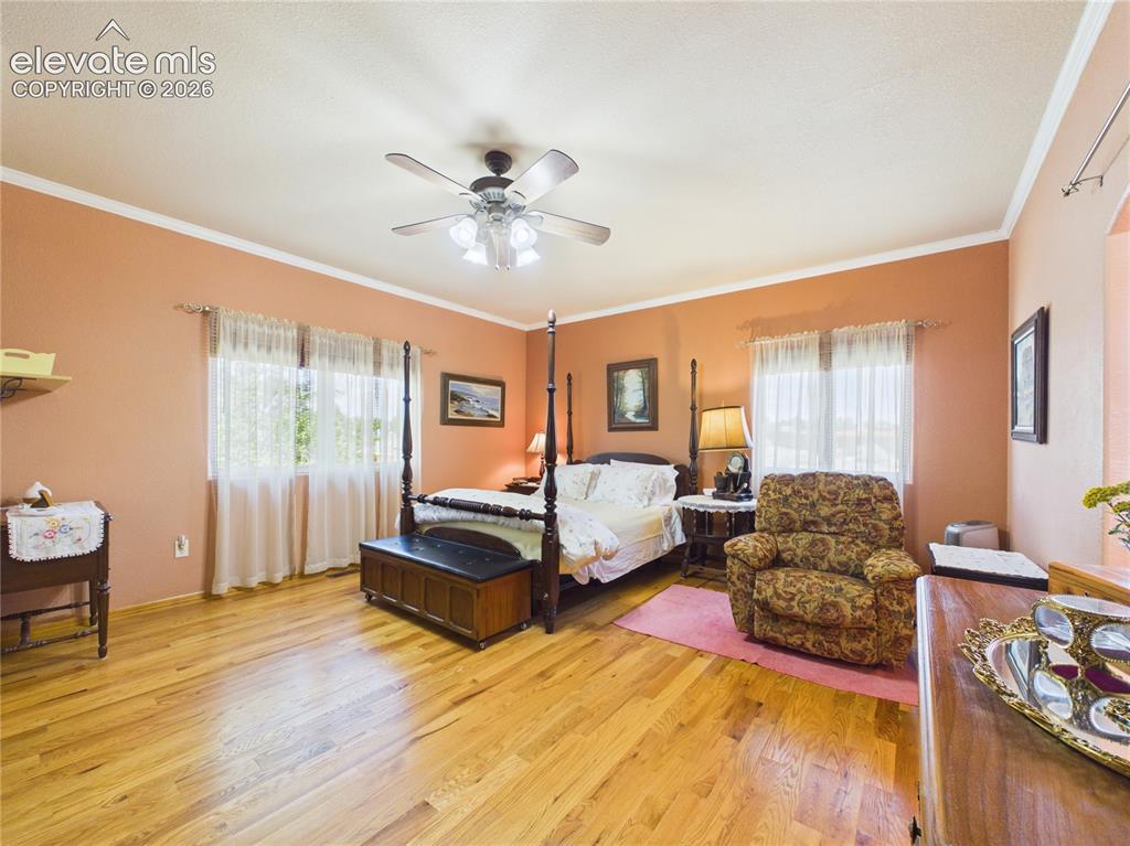 Image 20 of 43: Bedroom