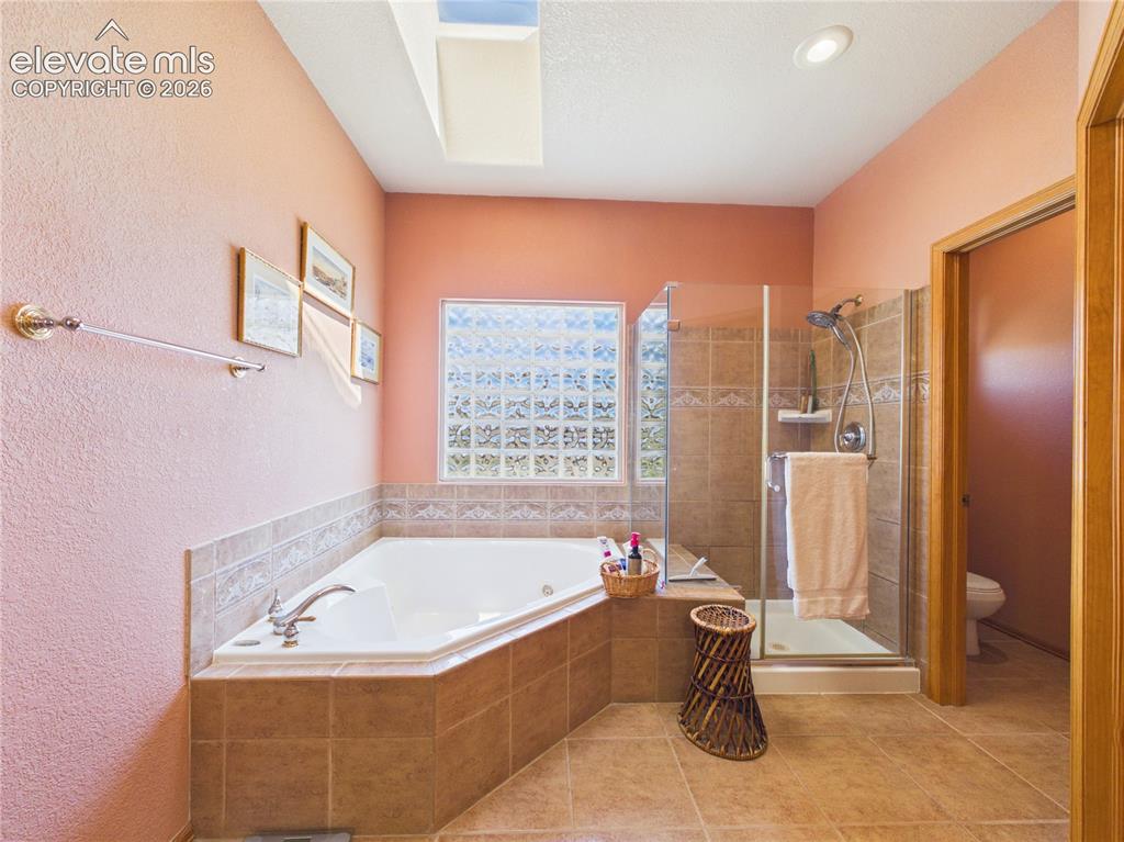 Image 22 of 43: Bathroom