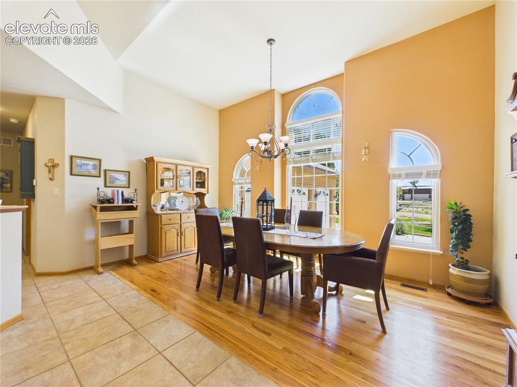 Image 8 of 43: Dining Area