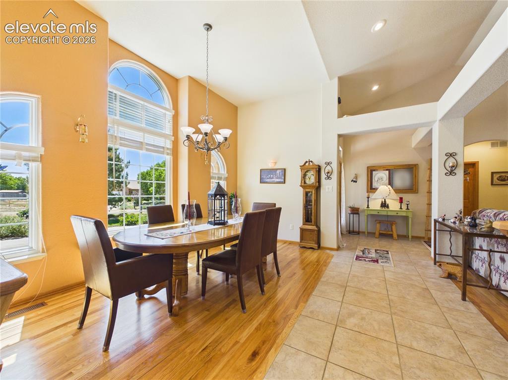 Image 9 of 43: Dining Area