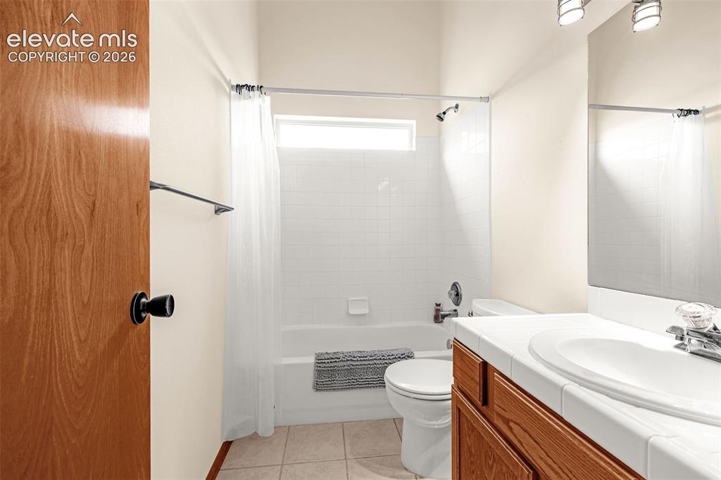 Image 15 of 47: Bathroom