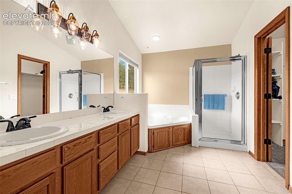 Image 21 of 47: Bathroom