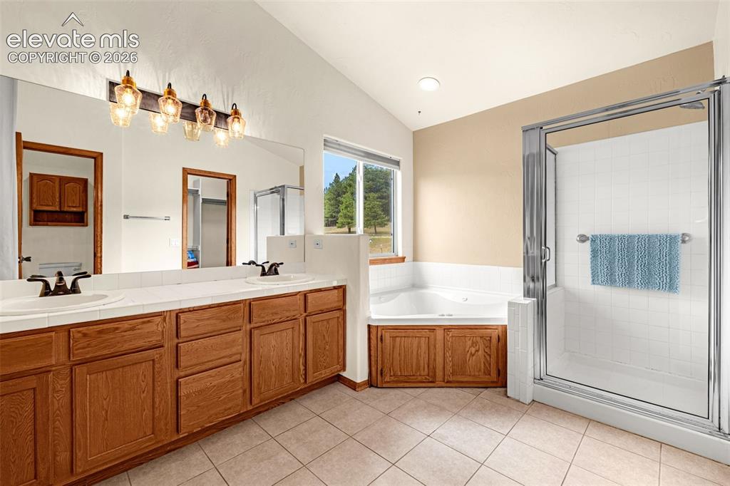Image 22 of 47: Bathroom