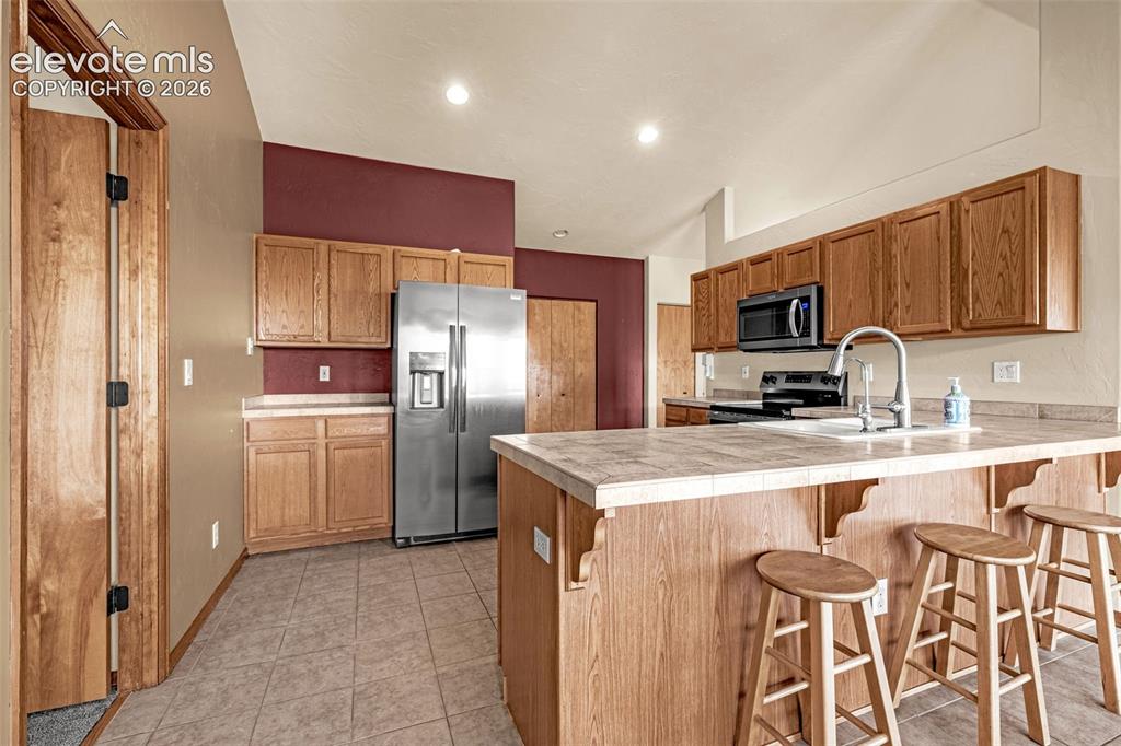 Image 7 of 47: Kitchen