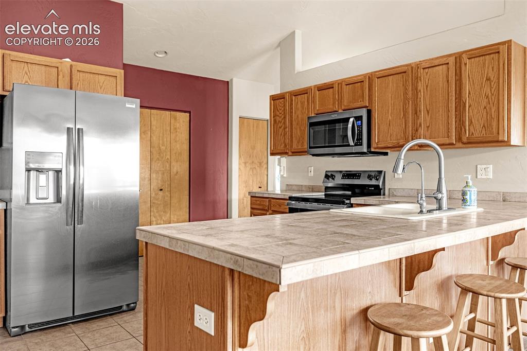 Image 8 of 47: Kitchen