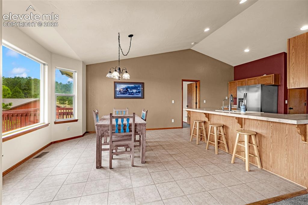Image 9 of 47: Dining Area