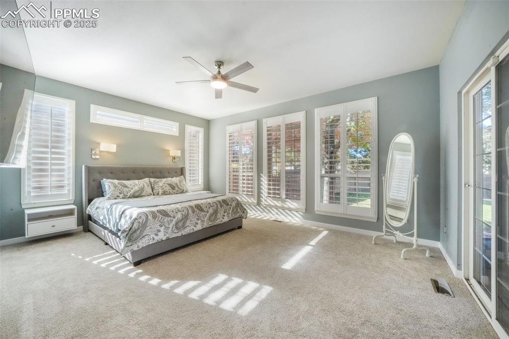 Image 16 of 50: Bedroom