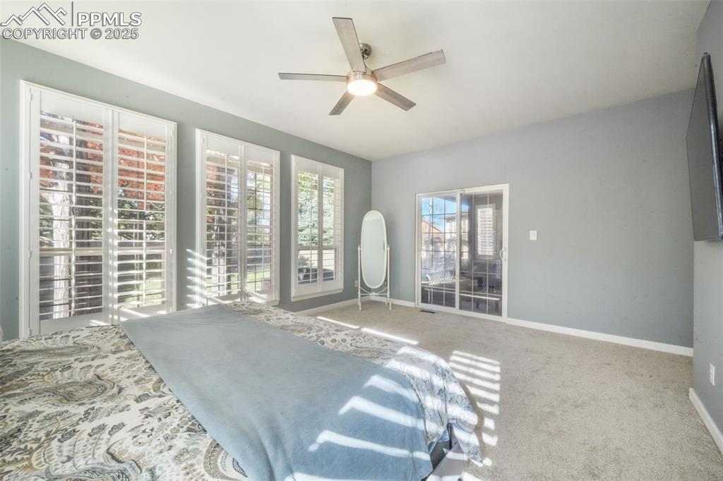 Image 19 of 50: Bedroom