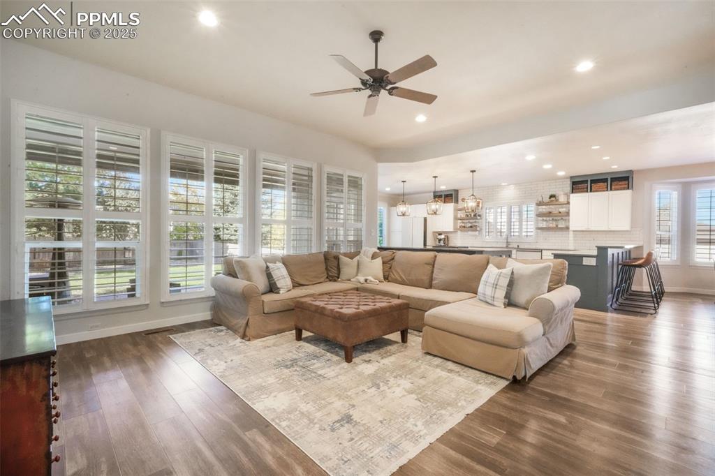 Image 2 of 50: Living Room