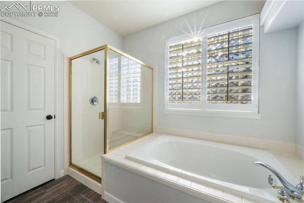 Image 22 of 50: Bathroom