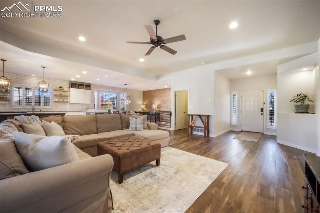 Image 3 of 50: Living Room