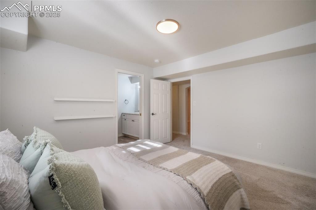 Image 35 of 50: Bedroom