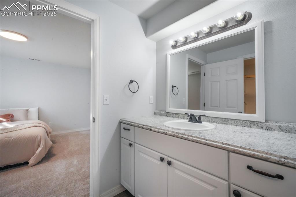 Image 37 of 50: Bathroom