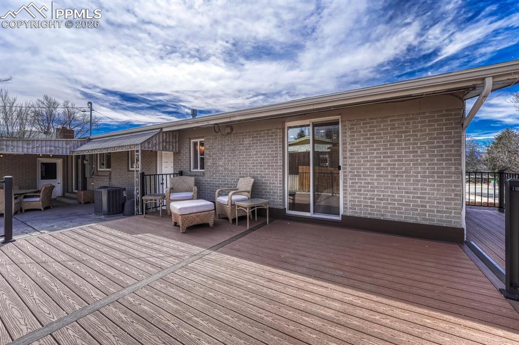 Image 16 of 50: Newer trek deck.