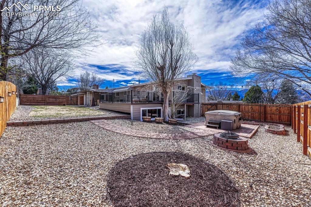 Image 20 of 50: Great outdoor space.