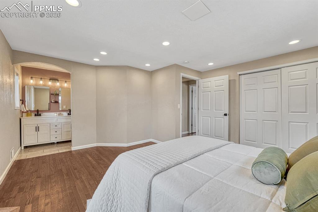 Image 27 of 50: En-suite bath!