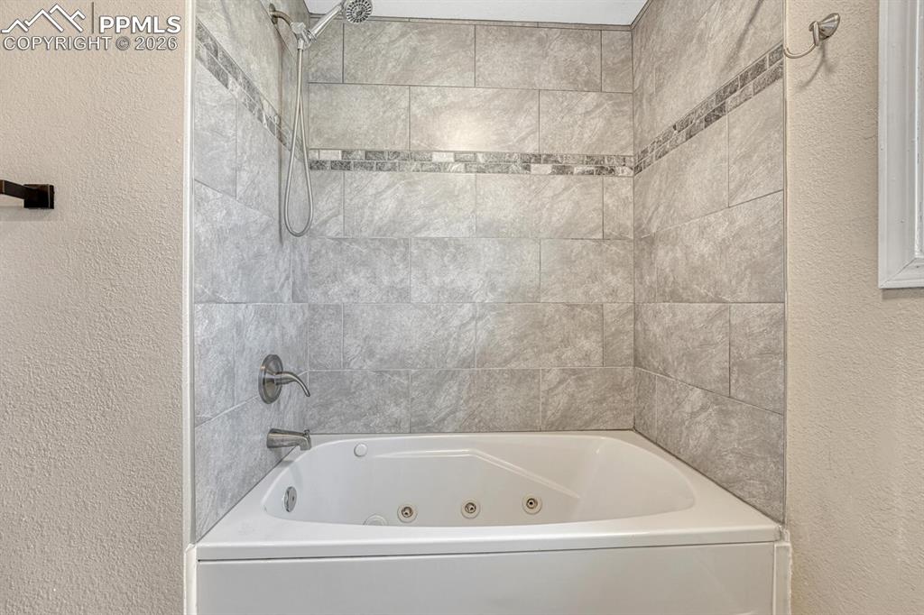 Image 33 of 50: Lovely.