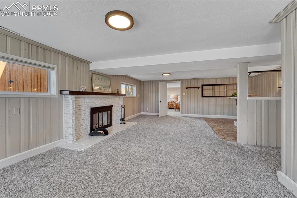 Image 39 of 50: Living Room