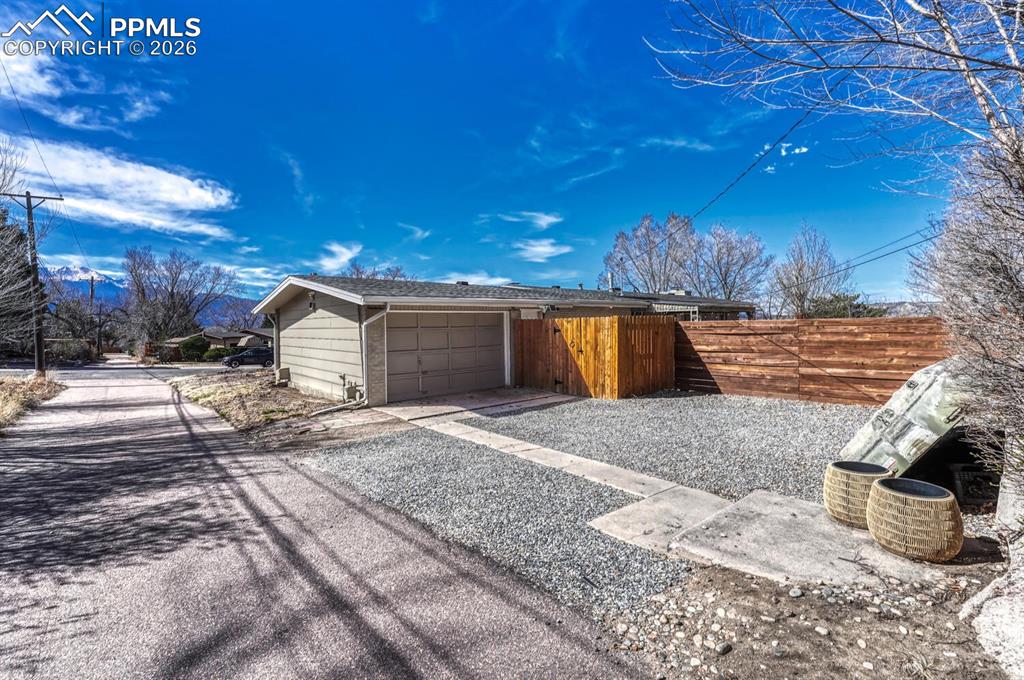 Image 45 of 50: Another garage bay, 3 spaces total!