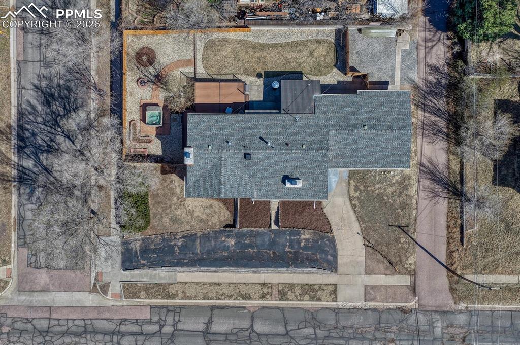 Image 47 of 50: Huge lot!