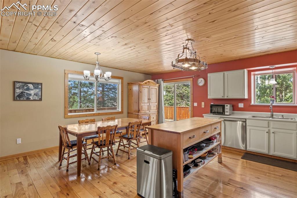 Image 7 of 44: Kitchen