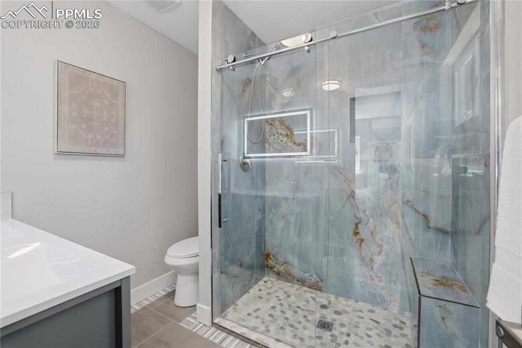 Image 22 of 38: Living Room