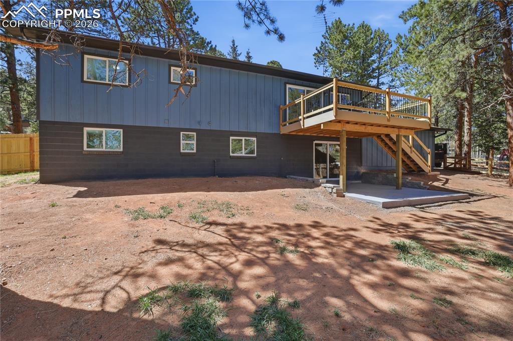 Image 29 of 38: Bedroom