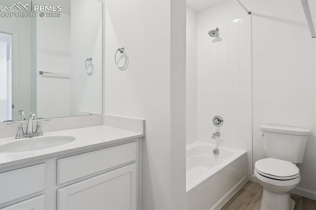 Image 11 of 16: Bathroom