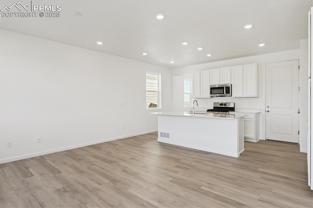 Image 5 of 16: Kitchen