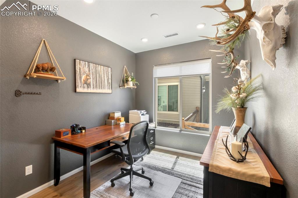 Image 11 of 27: Office