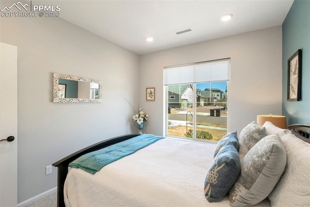 Image 14 of 27: Bedroom