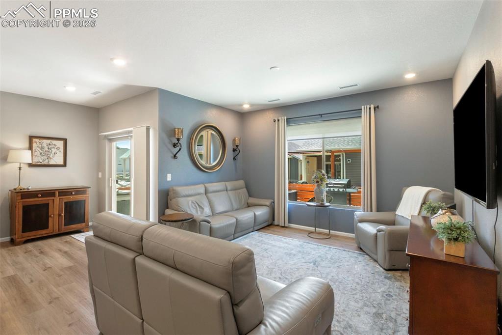 Image 4 of 27: Living Room