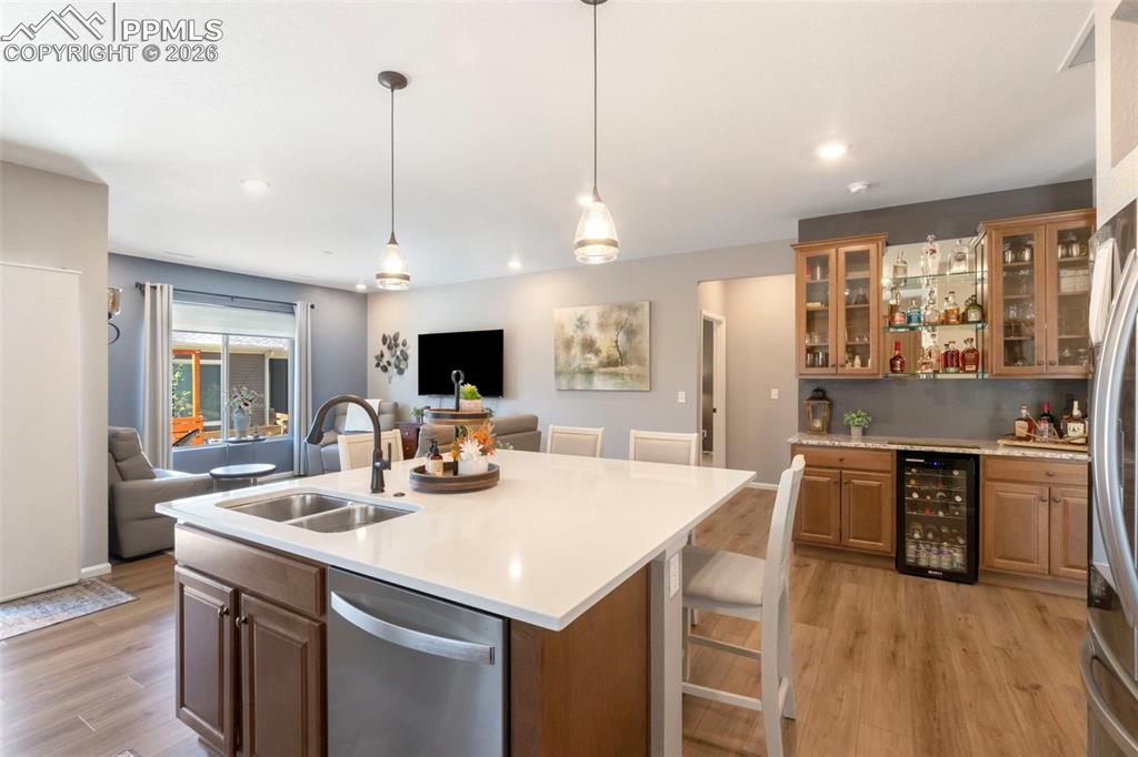 Image 7 of 27: Kitchen