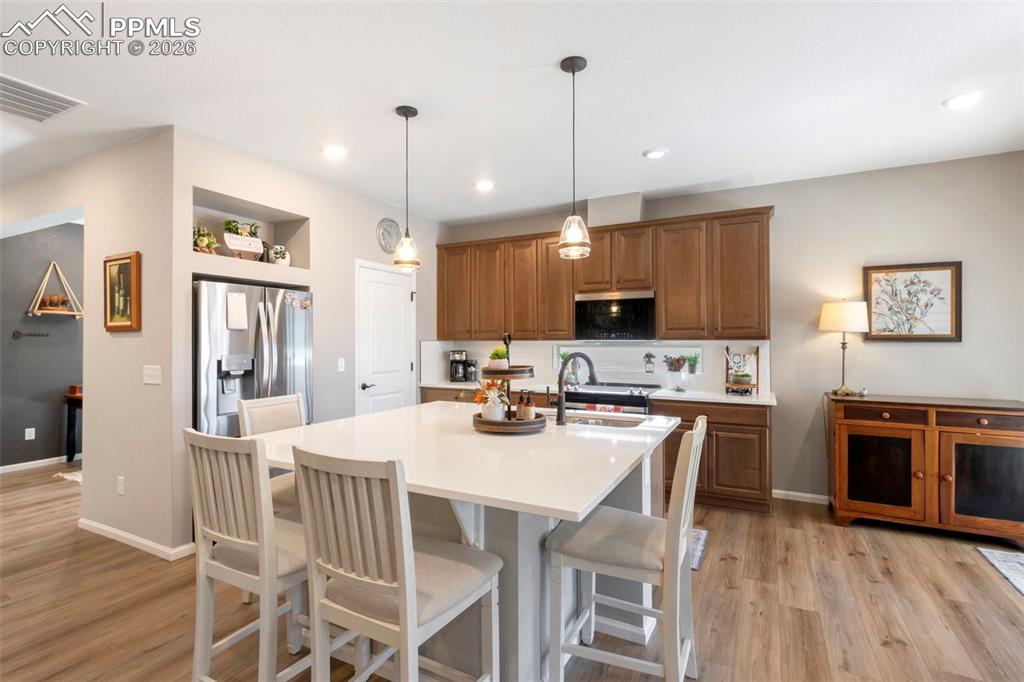 Image 9 of 27: Kitchen