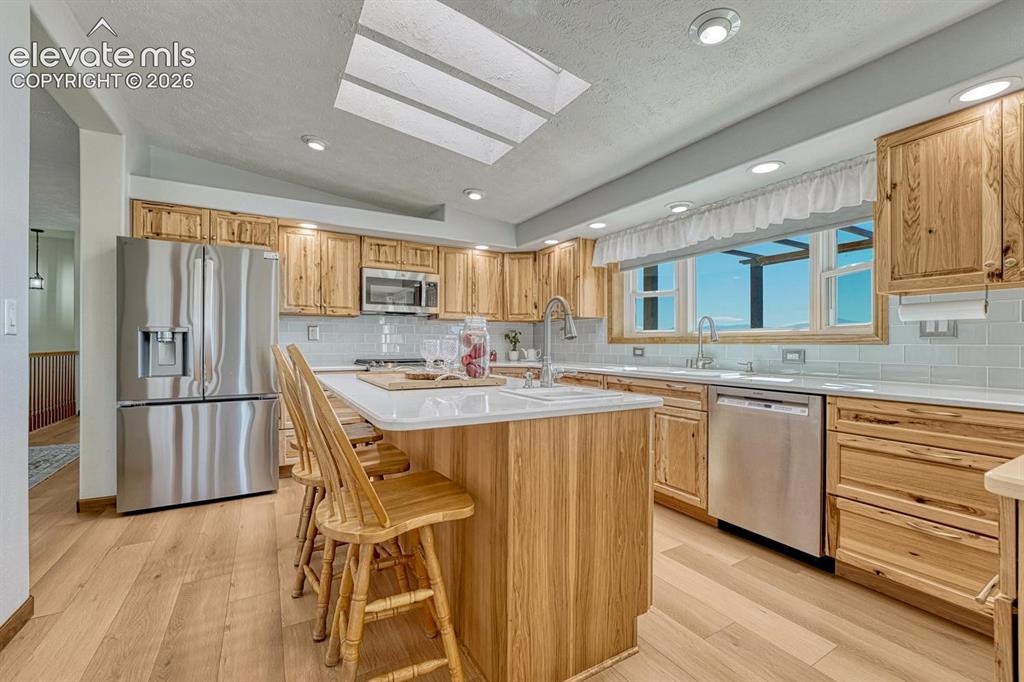 Image 15 of 50: Kitchen