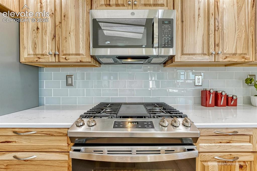 Image 17 of 50: Kitchen