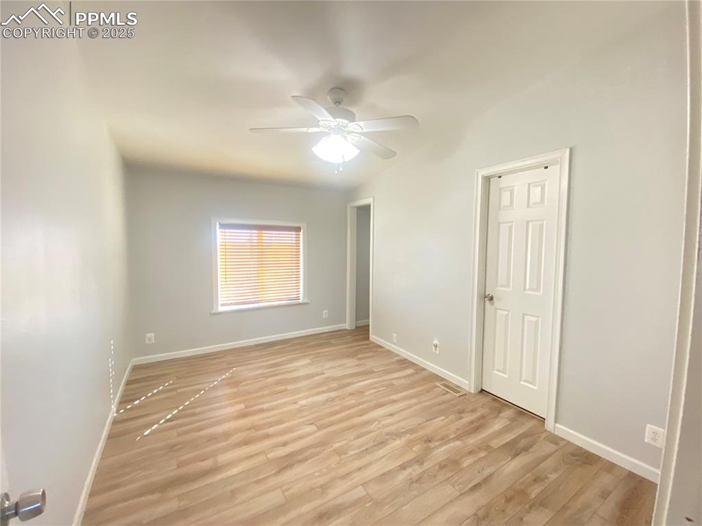 Image 14 of 26: Bedroom